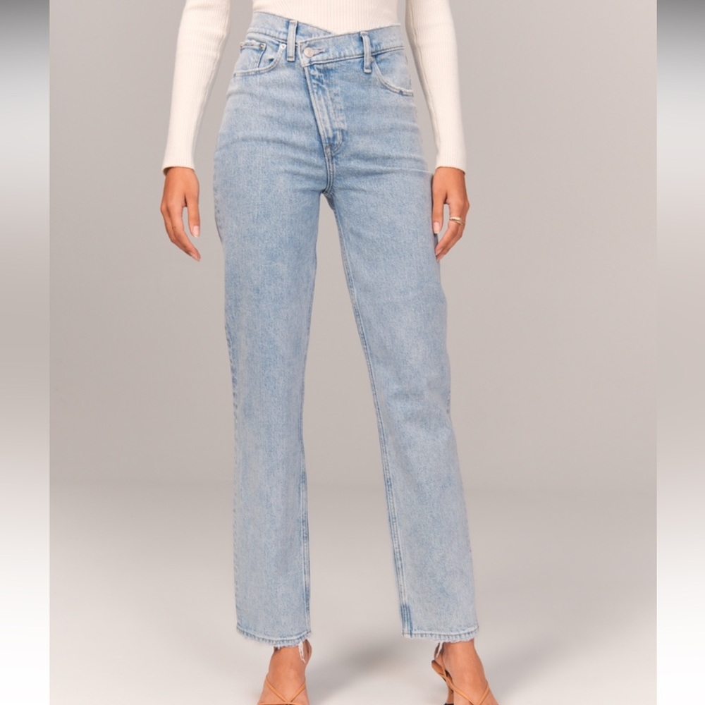 Abercrombie and Fitch Ultra high rise 90s straight jean